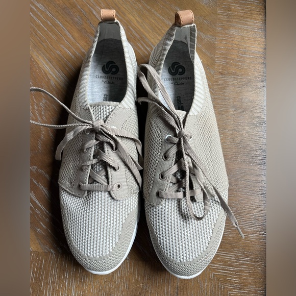 EUC Clark's Cloudsteppers Cushioned Shoe, Size 10 Tan - Picture 2 of 8